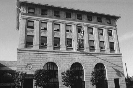 Old shot of Washington Trust building